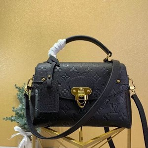 HÀNG CÓ SẴN TẠI SHOP