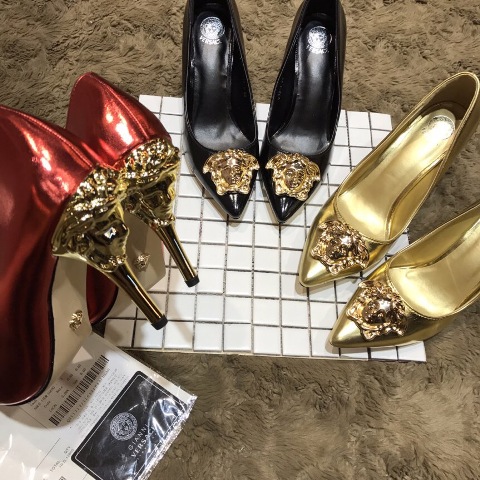 Giầy là bạn thân thiết đối với chúng ta trên mỗi chặng đường