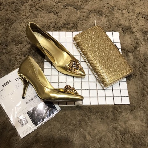 Giầy là bạn thân thiết đối với chúng ta trên mỗi chặng đường