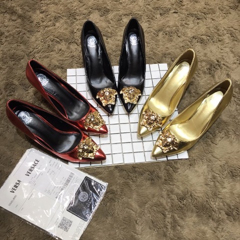 Giầy là bạn thân thiết đối với chúng ta trên mỗi chặng đường