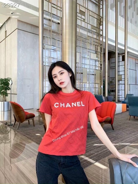 Cuốn hút mọi ánh nhìn khi xuống phố với áo phông sành điệu 