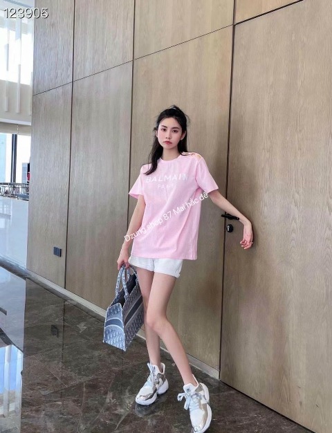 Cuốn hút mọi ánh nhìn khi xuống phố với áo phông sành điệu 