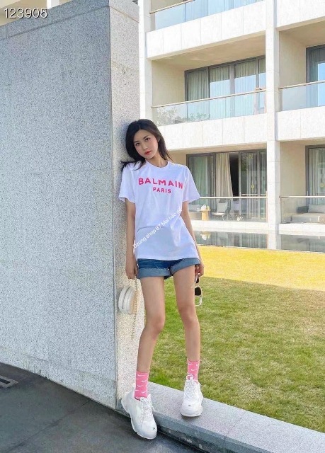 Cuốn hút mọi ánh nhìn khi xuống phố với áo phông sành điệu 