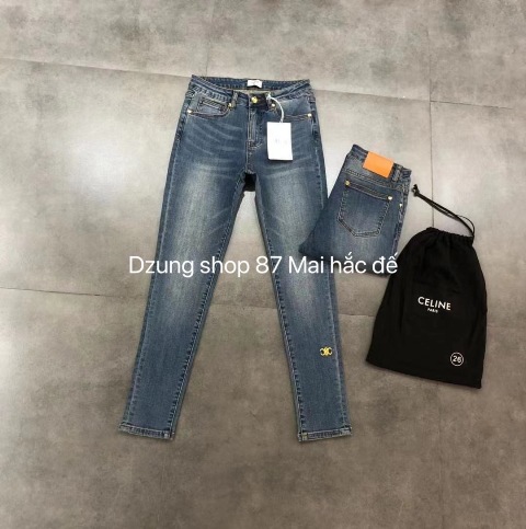 Chiếc quần bò đã trải qua nhiều thập kỉ và vẫn luôn giữ một vai trò không thể thiếu trong thế giới thời trang.