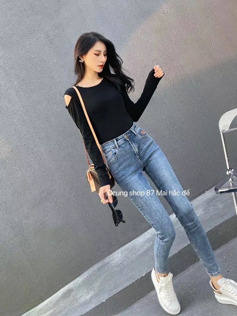 Chiếc quần đã trải qua nhiều thập kỉ và vẫn luôn giữ một vai trò không thể thiếu trong thế giới thời trang.