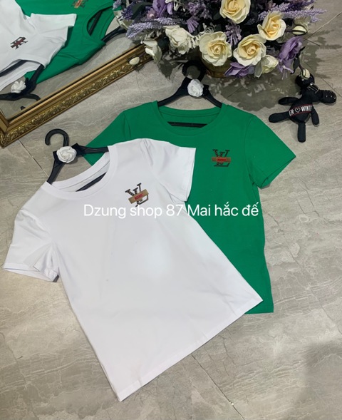 Áo thun cộc tay món đồ quen thuộc vào mùa hè với tất cả các cô gái. Với những cách phối đồ cùng chiếc áo này dưới đây sẽ giúp các nàng thêm tự tin, năng động đón hè.