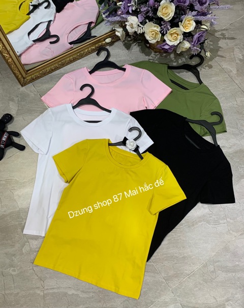 Áo thun cộc tay món đồ quen thuộc vào mùa hè với tất cả các cô gái. Với những cách phối đồ cùng chiếc áo này dưới đây sẽ giúp các nàng thêm tự tin, năng động đón hè.