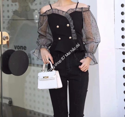 Dẫn đầu xu hướng thời trang mới nhất, Dzung mang đến bộ sưu tập thời trang đằng cấp hàng đầu. Sang trọng và thanh lịch, tối giản nhưng không đơn điệu 