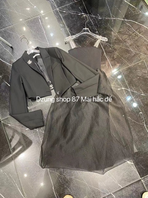 Dẫn đầu xu hướng thời trang mới nhất, Dzung mang đến bộ sưu tập thời trang đằng cấp hàng đầu. Sang trọng và thanh lịch, tối giản nhưng không đơn điệu 