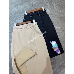 Trong vô vàn các loại trang phục điệu đà, chân váy có ưu điểm là đánh lừa thị giác, làm đôi chân người mặc trông thon dài hơn. Ngoài ra, chúng còn giúp chị em có một vẻ ngoài nổi bật và cuốn hút.