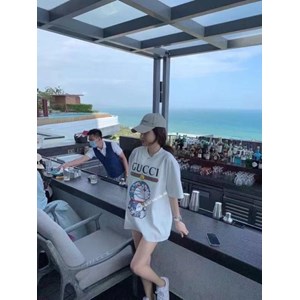 Cuốn hút mọi ánh nhìn khi xuống phố với áo phông sành điệu 