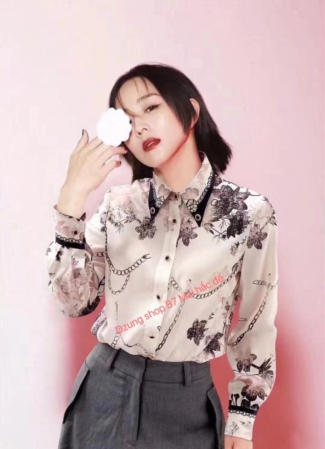 Áo sơ mi  tuy đơn giản nhưng lại mang nhiều ý nghĩa sâu sắc trong mỗi trường hợp khác nhau, những ý nghĩa đó đều để lại ấn tượng đối với cả người mặc lẫn người ngắm.