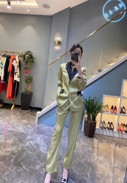 Dẫn đầu xu hướng thời trang mới nhất, Dzung mang đến bộ sưu tập thời trang đằng cấp hàng đầu. Sang trọng và thanh lịch, tối giản nhưng không đơn điệu 