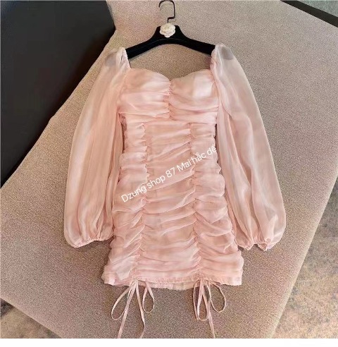 Dẫn đầu xu hướng thời trang mới nhất, Dzung mang đến bộ sưu tập thời trang đằng cấp hàng đầu. Sang trọng và thanh lịch, tối giản nhưng không đơn điệu 