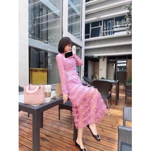 Dẫn đầu xu hướng thời trang mới nhất, Dzung mang đến bộ sưu tập thời trang đằng cấp hàng đầu. Sang trọng và thanh lịch, tối giản nhưng không đơn điệu 