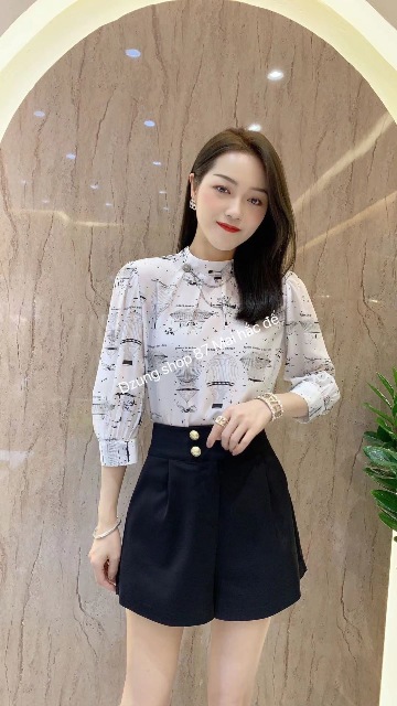 Áo sơ mi  tuy đơn giản nhưng lại mang nhiều ý nghĩa sâu sắc trong mỗi trường hợp khác nhau, những ý nghĩa đó đều để lại ấn tượng đối với cả người mặc lẫn người ngắm.