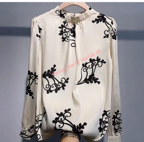 Áo sơ mi  tuy đơn giản nhưng lại mang nhiều ý nghĩa sâu sắc trong mỗi trường hợp khác nhau, những ý nghĩa đó đều để lại ấn tượng đối với cả người mặc lẫn người ngắm.
