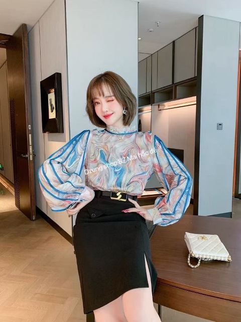 Áo sơ mi  tuy đơn giản nhưng lại mang nhiều ý nghĩa sâu sắc trong mỗi trường hợp khác nhau, những ý nghĩa đó đều để lại ấn tượng đối với cả người mặc lẫn người ngắm.