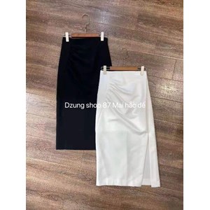 Trong vô vàn các loại trang phục điệu đà, chân váy có ưu điểm là đánh lừa thị giác, làm đôi chân người mặc trông thon dài hơn. Ngoài ra, chúng còn giúp chị em có một vẻ ngoài nổi bật và cuốn hút.