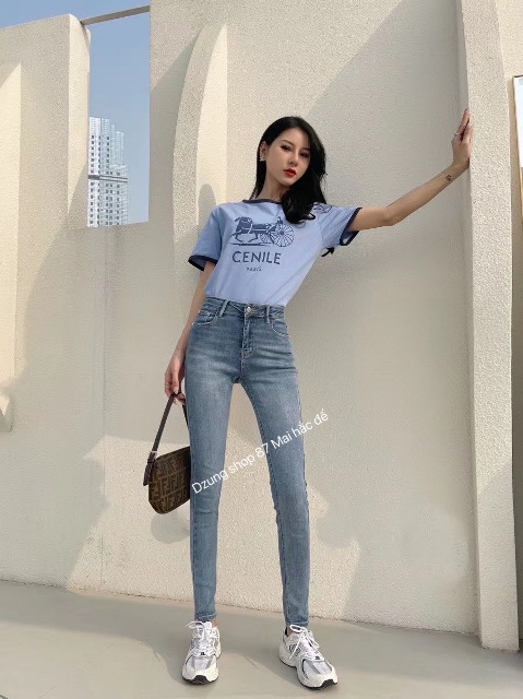 Chiếc quần đã trải qua nhiều thập kỉ và vẫn luôn giữ một vai trò không thể thiếu trong thế giới thời trang.