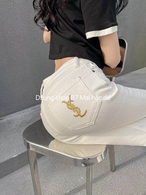 Áo khoác không chỉ giúp giữ ấm mà còn mang tới vẻ đẹp sang trọng, thời thượng cho người mặc