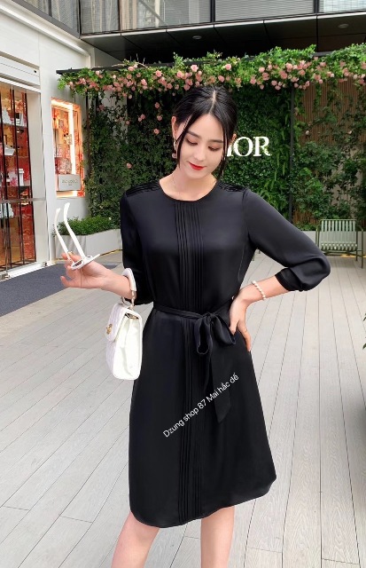 Dẫn đầu xu hướng thời trang mới nhất, Dzung mang đến bộ sưu tập thời trang đằng cấp hàng đầu. Sang trọng và thanh lịch, tối giản nhưng không đơn điệu 