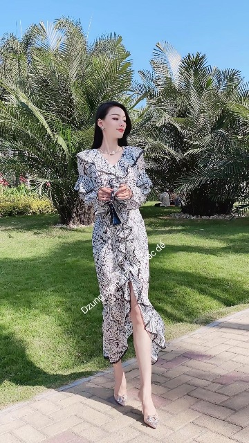 Dẫn đầu xu hướng thời trang mới nhất, Dzung mang đến bộ sưu tập thời trang đằng cấp hàng đầu. Sang trọng và thanh lịch, tối giản nhưng không đơn điệu 