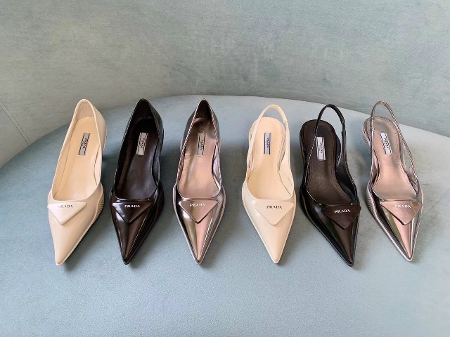 Tôi nghĩ bất kì người phụ nữ nào cũng có thể lột xác chỉ bằng một chiếc váy xinh đẹp và giày cao gót. Giày cao gót tiếp thêm sức mạnh cho phụ nữ bằng một cách nào đó.