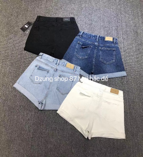 Trong vô vàn các loại trang phục điệu đà, chân váy có ưu điểm là đánh lừa thị giác, làm đôi chân người mặc trông thon dài hơn. Ngoài ra, chúng còn giúp chị em có một vẻ ngoài nổi bật và cuốn hút.
