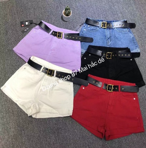 Trong vô vàn các loại trang phục điệu đà, chân váy có ưu điểm là đánh lừa thị giác, làm đôi chân người mặc trông thon dài hơn. Ngoài ra, chúng còn giúp chị em có một vẻ ngoài nổi bật và cuốn hút.