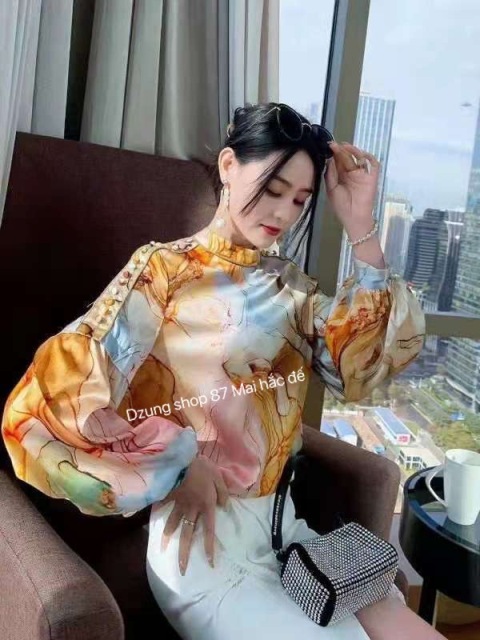 Mỗi mẫu áo sơ mi nữ đẹp 2021 đều đem đến cho người mặc nét thanh tao, nhã nhặn và lịch sự.