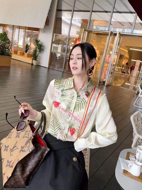 Mỗi mẫu áo sơ mi nữ đẹp 2021 đều đem đến cho người mặc nét thanh tao, nhã nhặn và lịch sự.