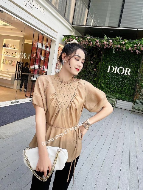 Mỗi mẫu áo sơ mi nữ đẹp 2021 đều đem đến cho người mặc nét thanh tao, nhã nhặn và lịch sự.