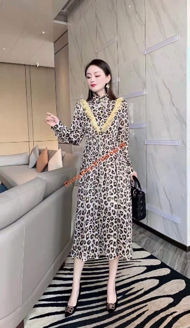 Dẫn đầu xu hướng thời trang mới nhất, Dzung mang đến bộ sưu tập thời trang đằng cấp hàng đầu. Sang trọng và thanh lịch, tối giản nhưng không đơn điệu 