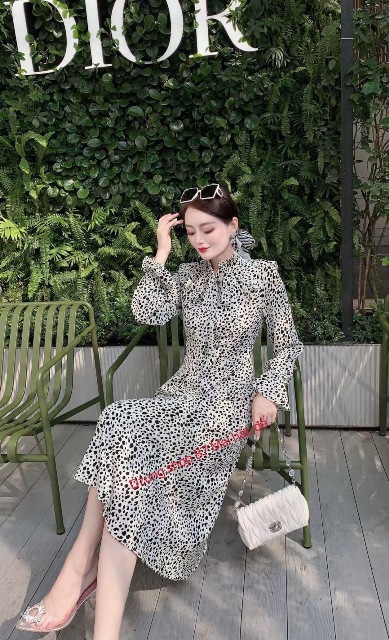 Dẫn đầu xu hướng thời trang mới nhất, Dzung mang đến bộ sưu tập thời trang đằng cấp hàng đầu. Sang trọng và thanh lịch, tối giản nhưng không đơn điệu 
