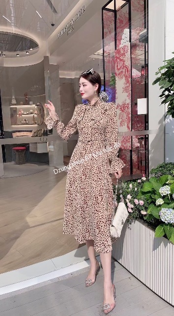 Dẫn đầu xu hướng thời trang mới nhất, Dzung mang đến bộ sưu tập thời trang đằng cấp hàng đầu. Sang trọng và thanh lịch, tối giản nhưng không đơn điệu 