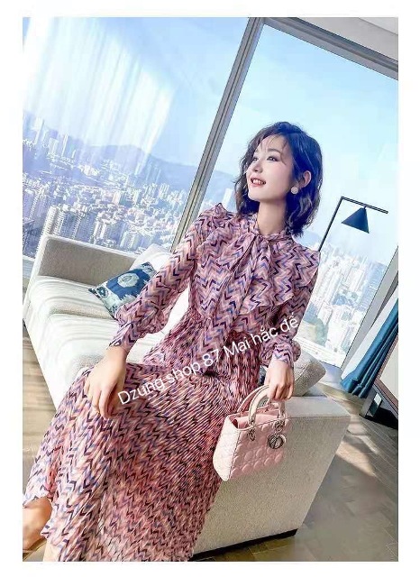 Dẫn đầu xu hướng thời trang mới nhất, Dzung mang đến bộ sưu tập thời trang đằng cấp hàng đầu. Sang trọng và thanh lịch, tối giản nhưng không đơn điệu 