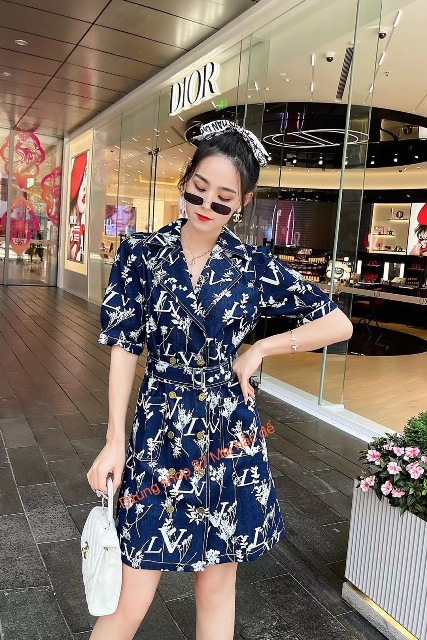 Dẫn đầu xu hướng thời trang mới nhất, Dzung mang đến bộ sưu tập thời trang đằng cấp hàng đầu. Sang trọng và thanh lịch, tối giản nhưng không đơn điệu 