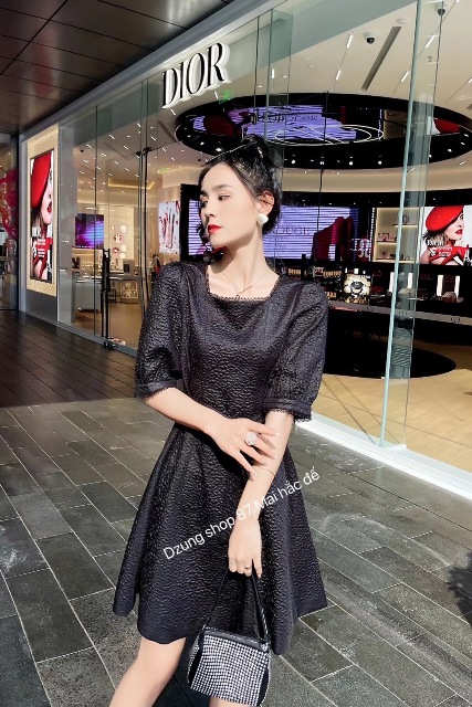 Dẫn đầu xu hướng thời trang mới nhất, Dzung mang đến bộ sưu tập thời trang đằng cấp hàng đầu. Sang trọng và thanh lịch, tối giản nhưng không đơn điệu 
