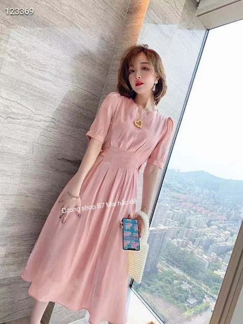 Dẫn đầu xu hướng thời trang mới nhất, Dzung mang đến bộ sưu tập thời trang đằng cấp hàng đầu. Sang trọng và thanh lịch, tối giản nhưng không đơn điệu 