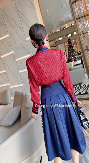 Dẫn đầu xu hướng thời trang mới nhất, Dzung mang đến bộ sưu tập thời trang đằng cấp hàng đầu. Sang trọng và thanh lịch, tối giản nhưng không đơn điệu 
