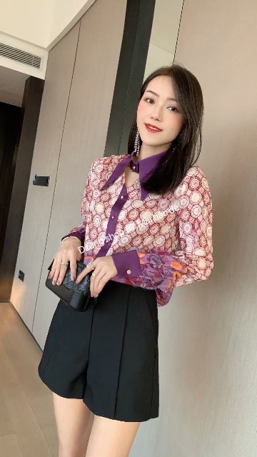 Áo sơ mi  tuy đơn giản nhưng lại mang nhiều ý nghĩa sâu sắc trong mỗi trường hợp khác nhau, những ý nghĩa đó đều để lại ấn tượng đối với cả người mặc lẫn người ngắm.