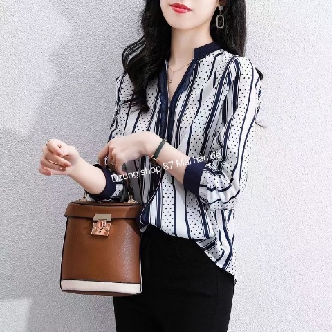 Áo sơ mi  tuy đơn giản nhưng lại mang nhiều ý nghĩa sâu sắc trong mỗi trường hợp khác nhau, những ý nghĩa đó đều để lại ấn tượng đối với cả người mặc lẫn người ngắm.