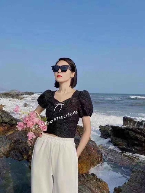 Áo sơ mi  tuy đơn giản nhưng lại mang nhiều ý nghĩa sâu sắc trong mỗi trường hợp khác nhau, những ý nghĩa đó đều để lại ấn tượng đối với cả người mặc lẫn người ngắm.