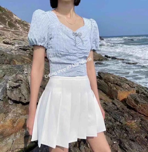 Áo sơ mi  tuy đơn giản nhưng lại mang nhiều ý nghĩa sâu sắc trong mỗi trường hợp khác nhau, những ý nghĩa đó đều để lại ấn tượng đối với cả người mặc lẫn người ngắm.