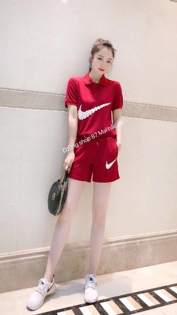 Sét bộ thể thao mang lại cho ta phông cách khỏe và cá tính