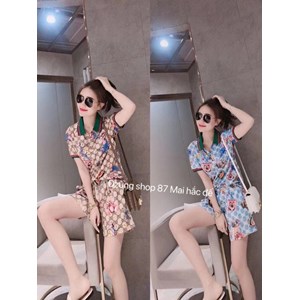 Một trong những vũ khí cải thiện vóc dáng được các mỹ nhân Việt chuộng nhất chính là những đôi giày cao gót/sandal 