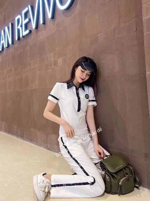 Sét bộ thể thao mang lại cho ta phông cách khỏe và cá tính