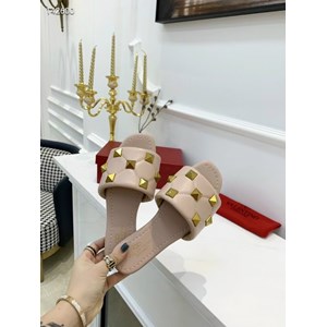 Với kiểu váy này bạn có thể diện đi làm, đi chơi hoặc đi dự tiệc 