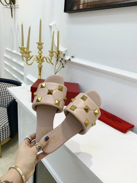 Với kiểu váy này bạn có thể diện đi làm, đi chơi hoặc đi dự tiệc 